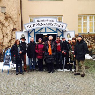 Vor der Suppenküche des Stadtmuseums