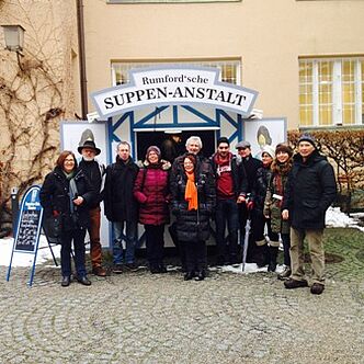 Vor der Suppenküche des Stadtmuseums