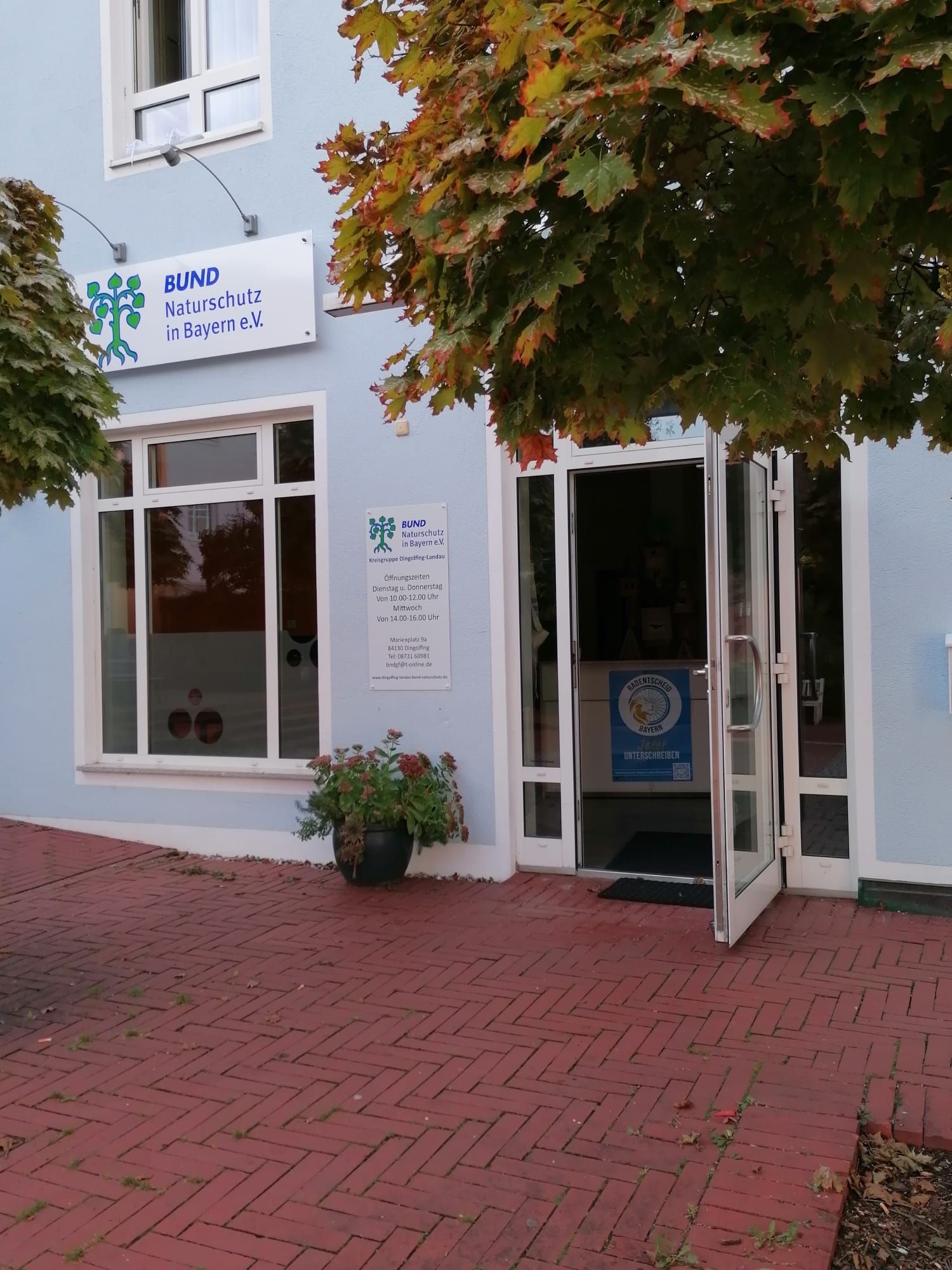 Eingang zur Geschäftsstelle am Marienplatz