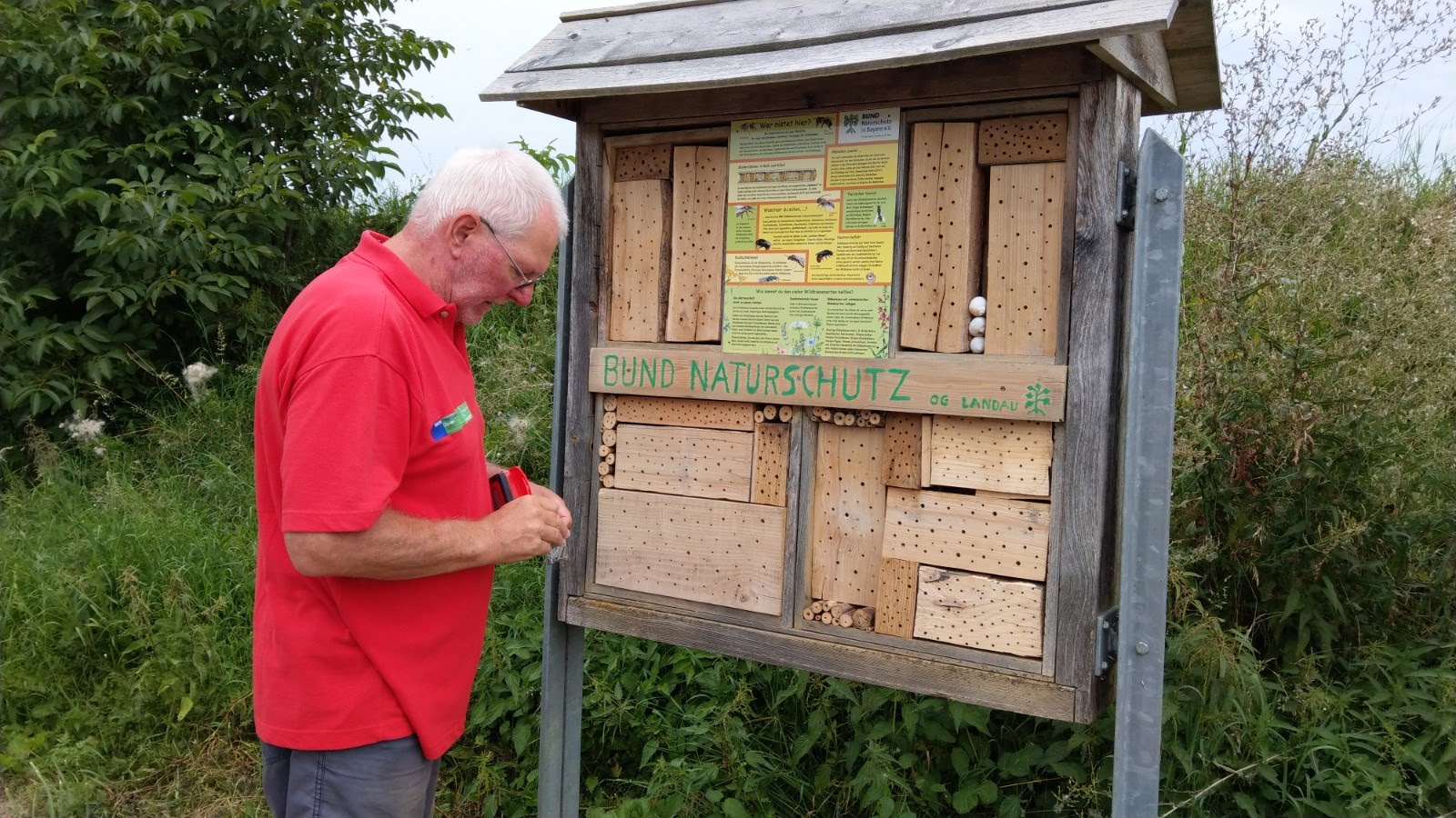 Letzte Arbeit am Insektenhotel