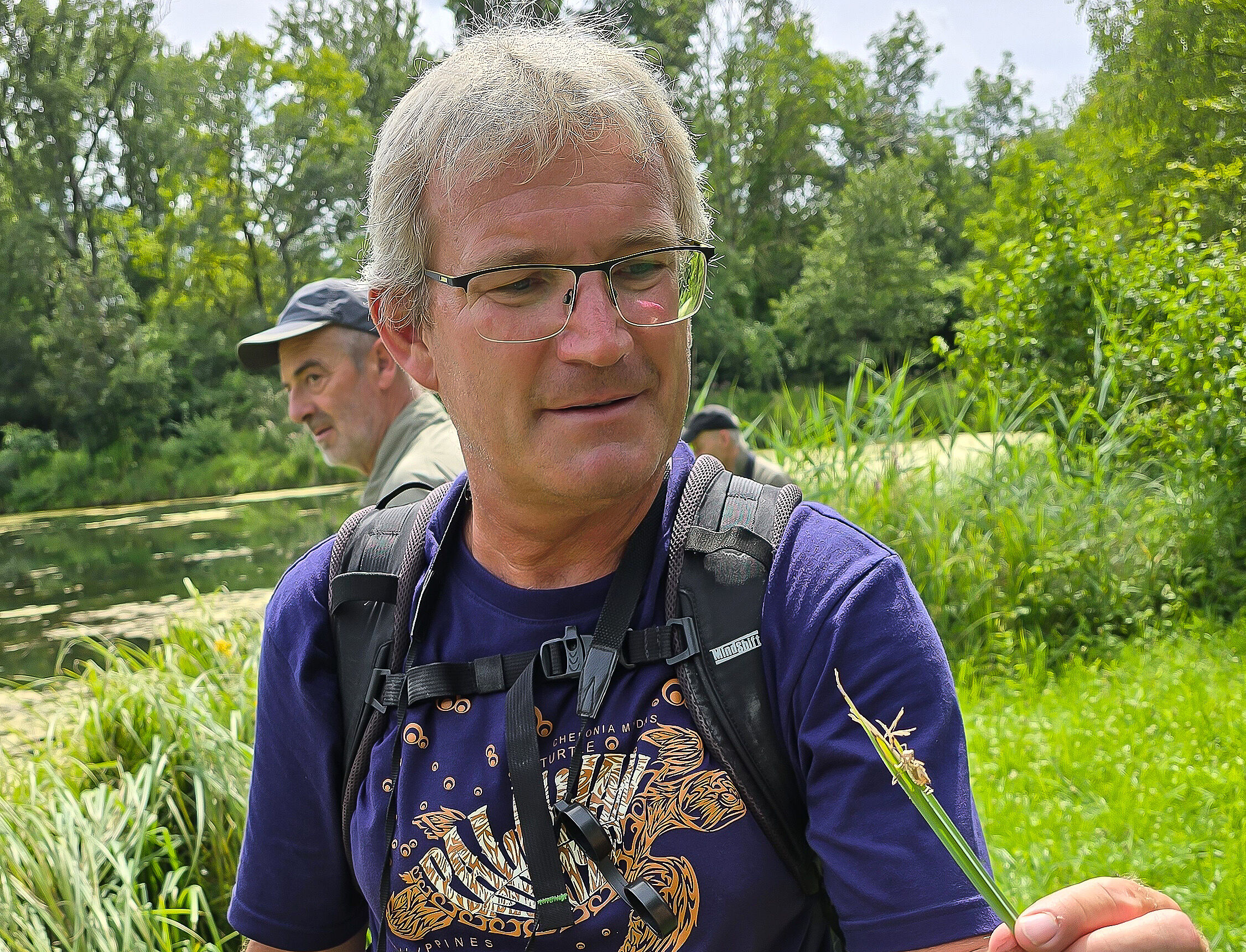 Vielfalt an Libellenarten Niederviehbach. Unter der Leitung von Libellenkundler Herwig Leinsinger aus Kösching konnten Naturinteressierte und Mitglieder des BUND-Naturschutz 13 unterschiedliche Libellenarten beobachten. Die Wörther Isarau zeichnet sich durch eine Kombination verschiedener Libellenlebensräume aus und ist dadurch ideal für eine Erkundungstour. 