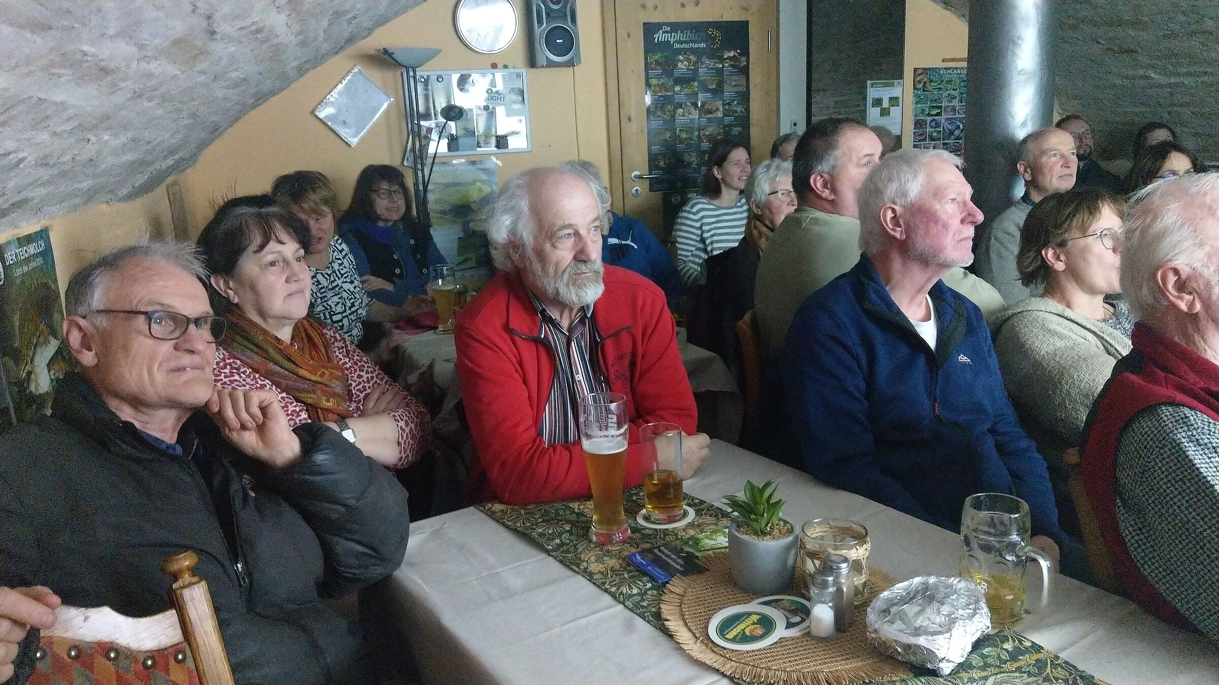 Meist gut gefüllt: Unser Vortragsraum im Keller des Lokals "Schmankerl"